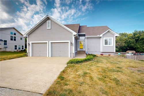 1507 Trail Ridge Dr, Pleasant Hill, MO, 64080-1175 | Card Image