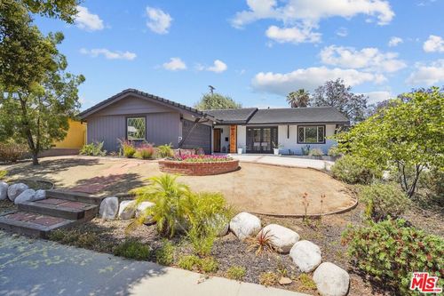 16901 Kinzie St, Northridge, CA, 91343-1715 | Card Image