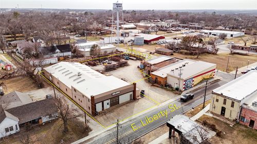 111 E Liberty St, Pilot Point, TX, 76258-4518 | Card Image