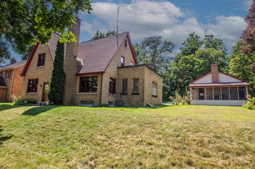 764 S 6th Avenue, West Bend, WI, 53095 | Card Image