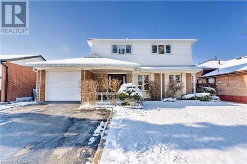 31 Tinton Cres, Etobicoke, ON, M9V2H9 | Card Image