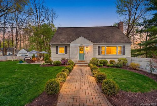 2828 Kent Ln, Yorktown Heights, NY, 10598-3235 | Card Image