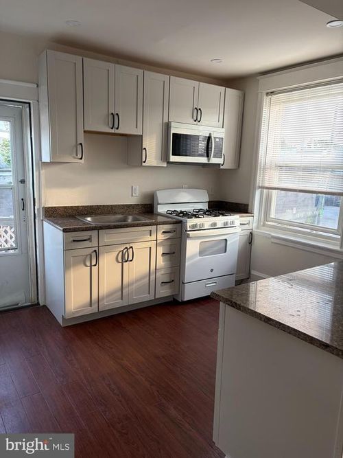 2e-8 W Benedict Ave, HAVERTOWN, PA, 19083-2300 | Card Image