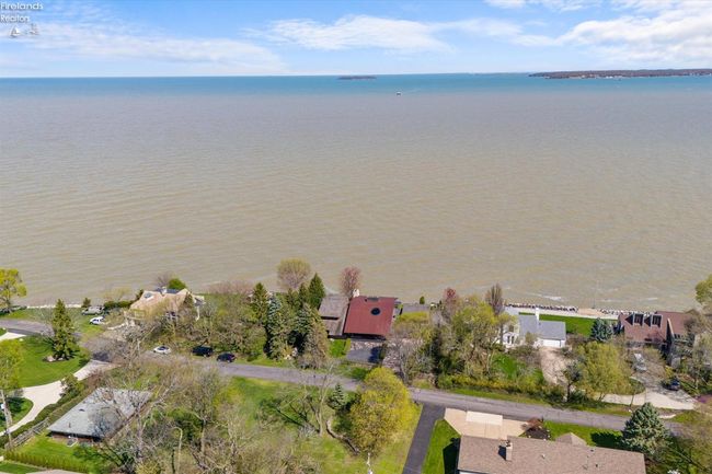4917 E Cliff Rd, House other with 3 bedrooms, 5 bathrooms and 2 parking in Port Clinton OH | Image 97