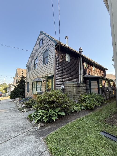 9 Summit St, Stonington, CT, 06378-1112 | Card Image