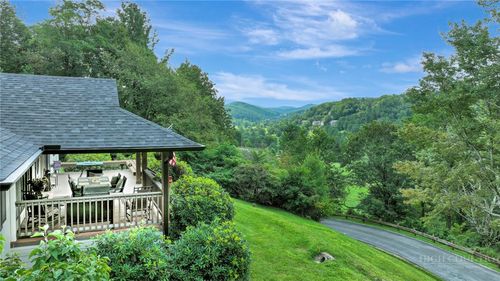 600 Mountain Glen Dr, Newland, NC, 28657-8882 | Card Image