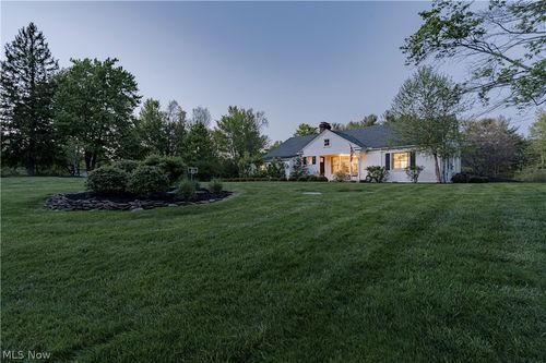 35 Murwood Dr, Chagrin Falls, OH, 44022-1132 | Card Image