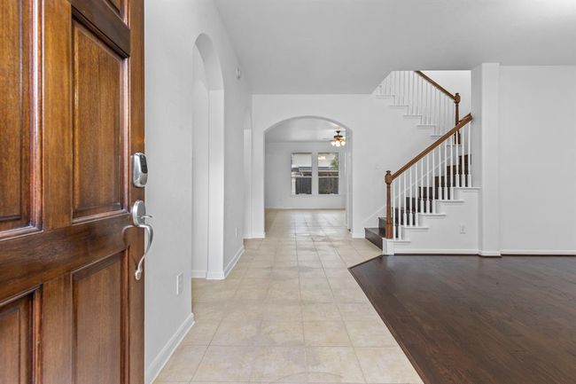 1923 Vale Haven Dr, House other with 5 bedrooms, 3 bathrooms and 2 parking in Spring TX | Image 4