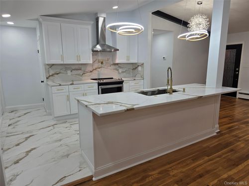 64 Brooksite Dr, Smithtown, NY, 11787-4467 | Card Image
