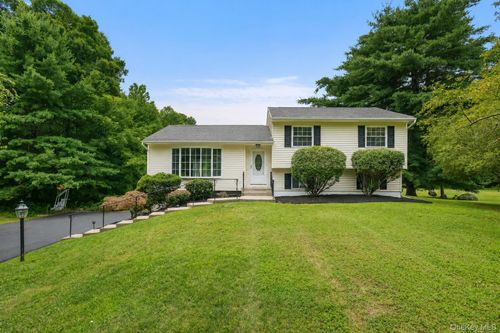 9 Barnes Dr, Wappingers Falls, NY, 12590-6005 | Card Image