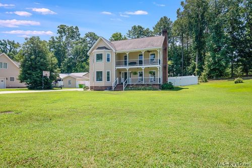 135 Mina St, Roanoke Rapids, NC, 27870-9215 | Card Image