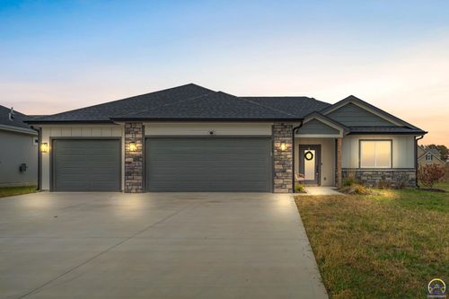 2620 E 26th Ct, Lawrence, KS, 66046-5508 | Card Image