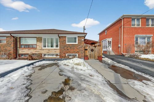 12 Kanarick Crescent, North York, ON, M3L1P4 | Card Image