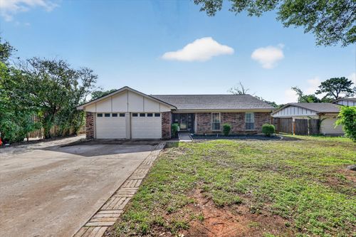 6724 Bartay Dr, North Richland Hills, TX, 76182-3901 | Card Image