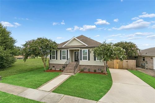 8525 Patricia St, Chalmette, LA, 70043-1633 | Card Image