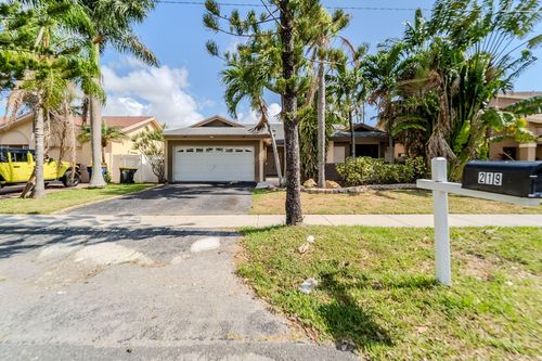219 Se 8th St, Dania Beach, FL, 33004-4441 | Card Image