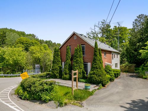 815 Forks Of The Credit Rd, Belfountain, ON, L7K0E7 | Card Image