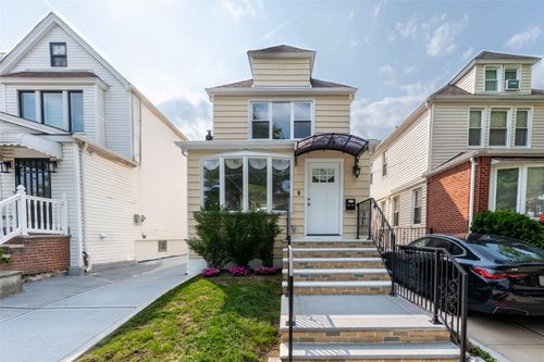 9009 69th Ave, Forest Hills, NY, 11375-5831 | Card Image
