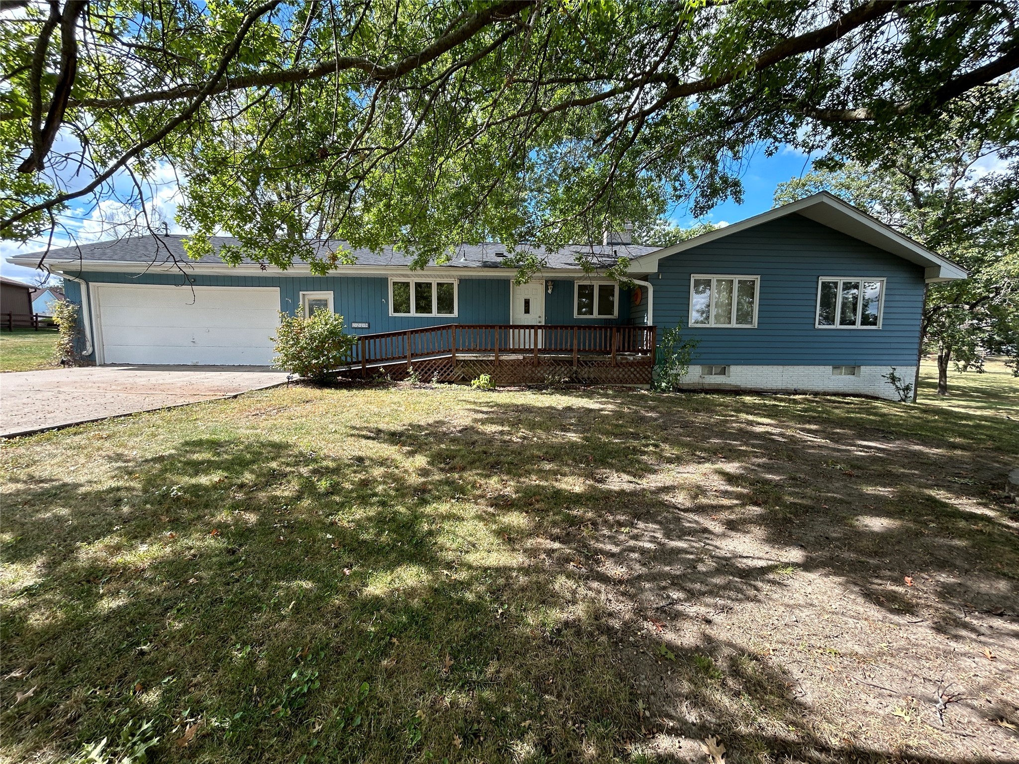 12th St, Chariton, IA 50049