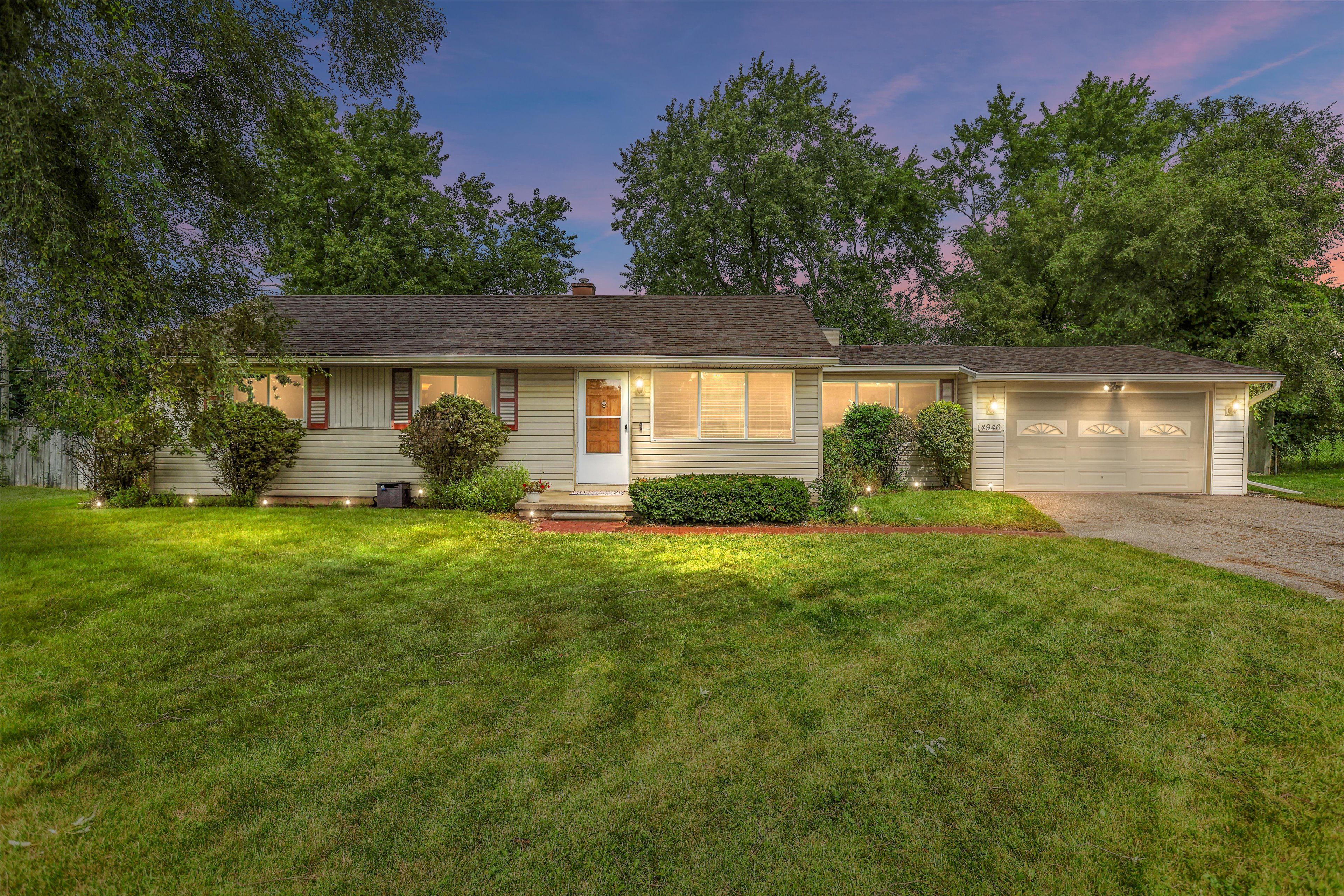 Irwindale Dr, Waterford, MI 48328