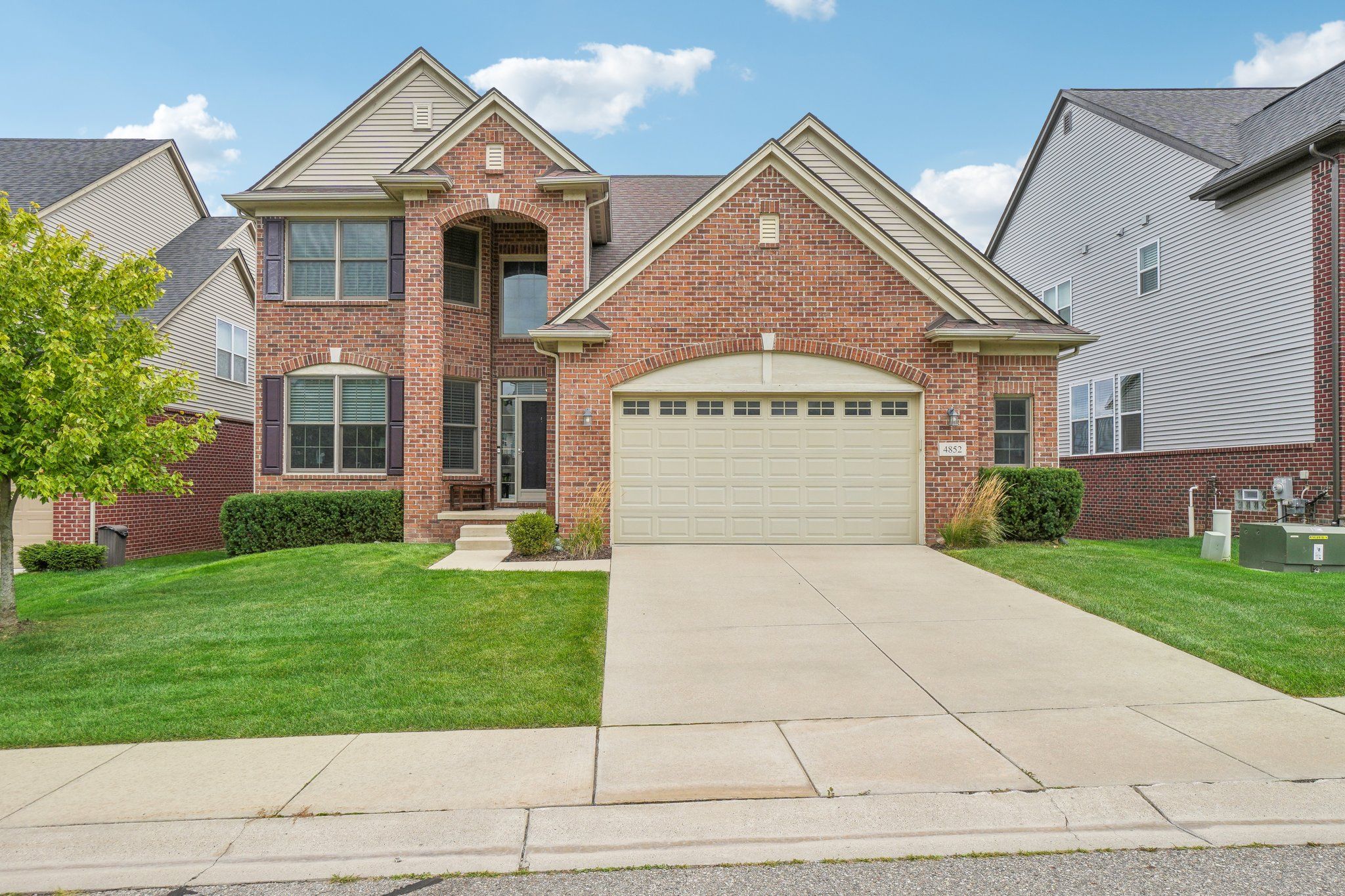 Stonegate Cir, Lake Orion, MI 48359