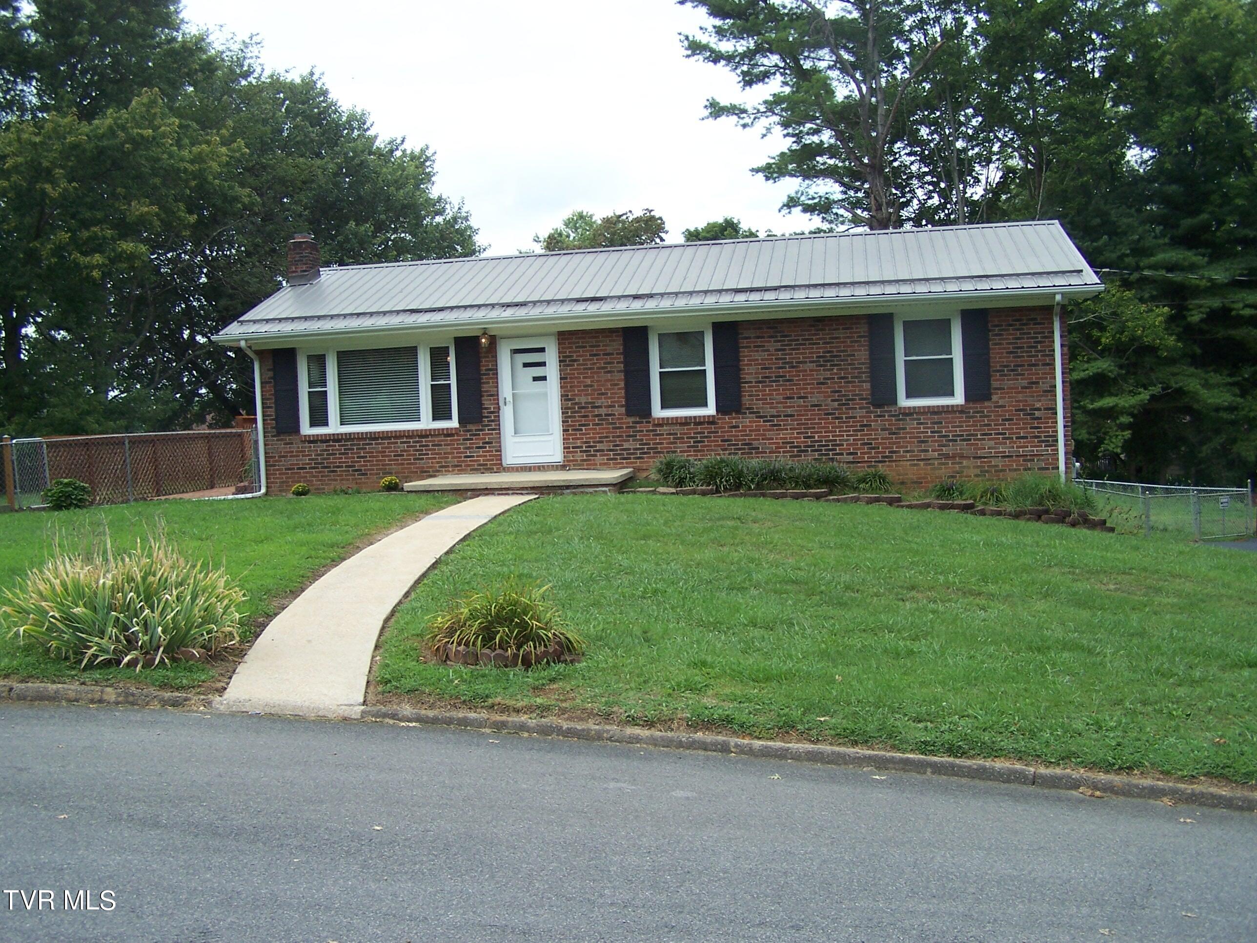 Debbies Cir, Jonesborough, TN 37659