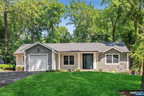 5 Blanchfield Ct, Ho Ho Kus, NJ, 07423-1401 | Card Image
