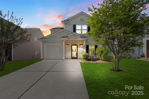 8917 Chalkstone Rd, Charlotte, NC, 28216-2406 | Card Image