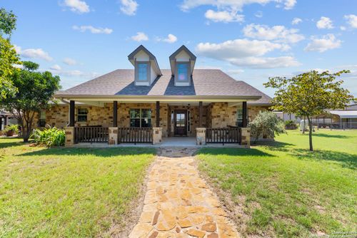 104 Woodcreek Dr, La Vernia, TX, 78121-9532 | Card Image