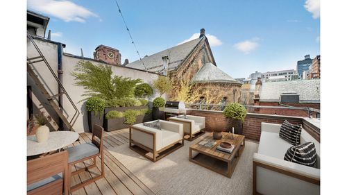 214 E 17th St, New York, NY, 10003-3647 | Card Image