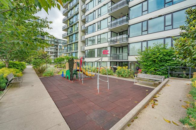 1002 - 7888 Ackroyd Road, Condo with 2 bedrooms, 2 bathrooms and 1 parking in Richmond BC | Image 2