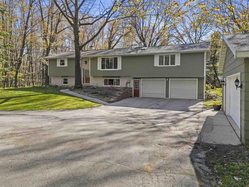 6710 Gregory Lane, LITTLE SUAMICO, WI, 54171 | Card Image