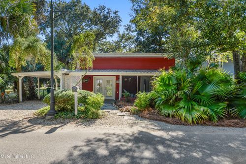 328 Demontluzin Avenue, Bay Saint Louis, MS, 39520 | Card Image