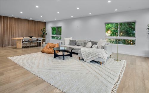 101-14157 Tiara St, Van Nuys, CA, 91401-4048 | Card Image