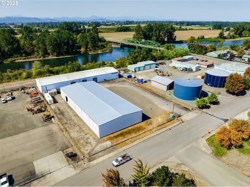 810 S 2nd St, Harrisburg, OR, 97446-9662 | Card Image