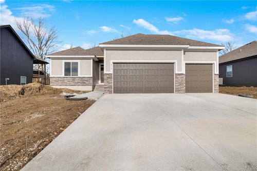 2344 Ne Skopelas Ct, Blue Springs, MO, 64029-7730 | Card Image