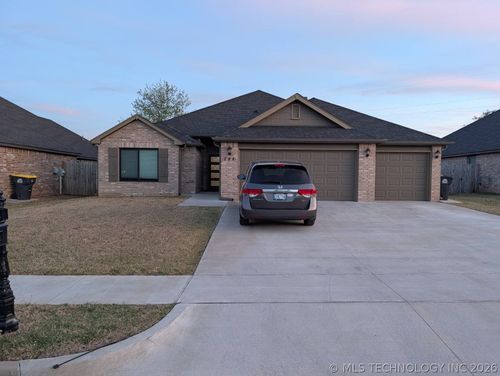 744 E 139th Place, Glenpool, OK, 74033 | Card Image