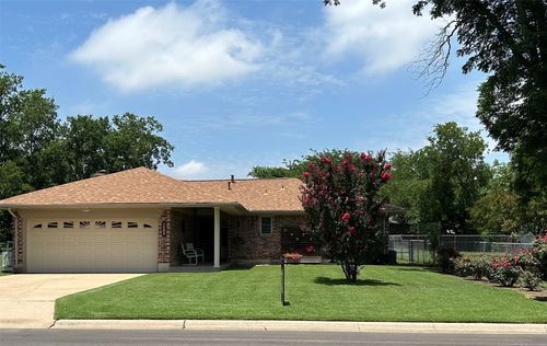 1204 Chester St, Cleburne, TX, 76033-8714 | Card Image