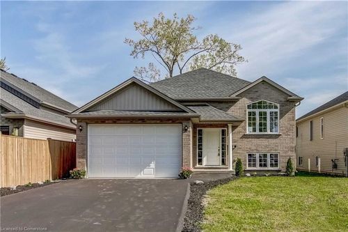 22 Trent Ave, Welland, ON, L3C0E1 | Card Image