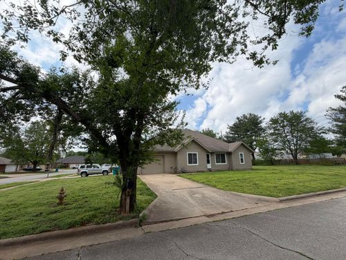 903 W Raynell & 3041 S Pinehurst, Springfield, MO, 65807 | Card Image