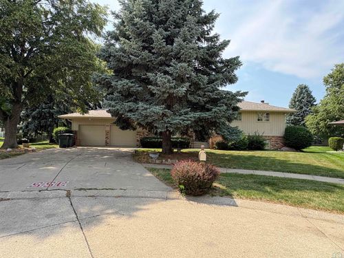 105 Burning Tree Cir, South Sioux City, NE, 68776-3811 | Card Image