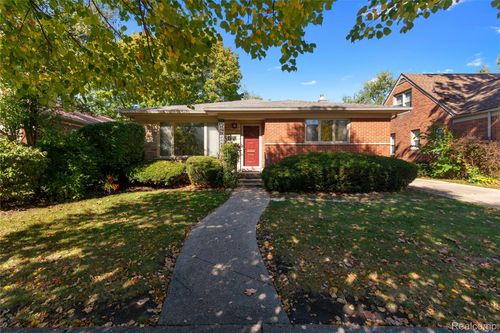 10774 Lincoln Dr, Huntington Woods, MI, 48070-1533 | Card Image