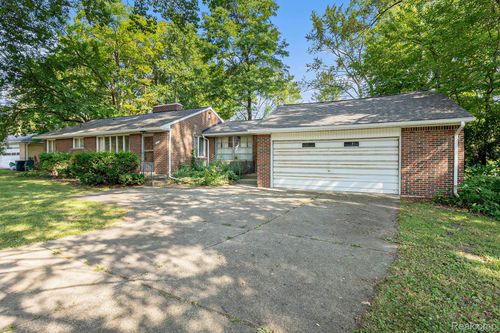 306 W 13 Mile Rd, Royal Oak, MI, 48073-2560 | Card Image