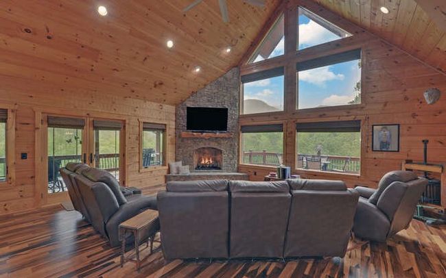 4760 Anderson Rd, Home with 4 bedrooms, 4 bathrooms and 2 parking in Hiawassee GA | Image 4