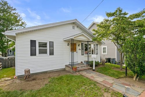 37 Meadow St, Quincy, MA, 02171-1309 | Card Image