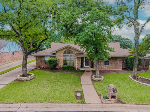 1720 Prestonwood Dr, Arlington, TX, 76012-5415 | Card Image
