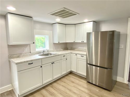 17 Florence St, Auburn, NY, 13021-4901 | Card Image