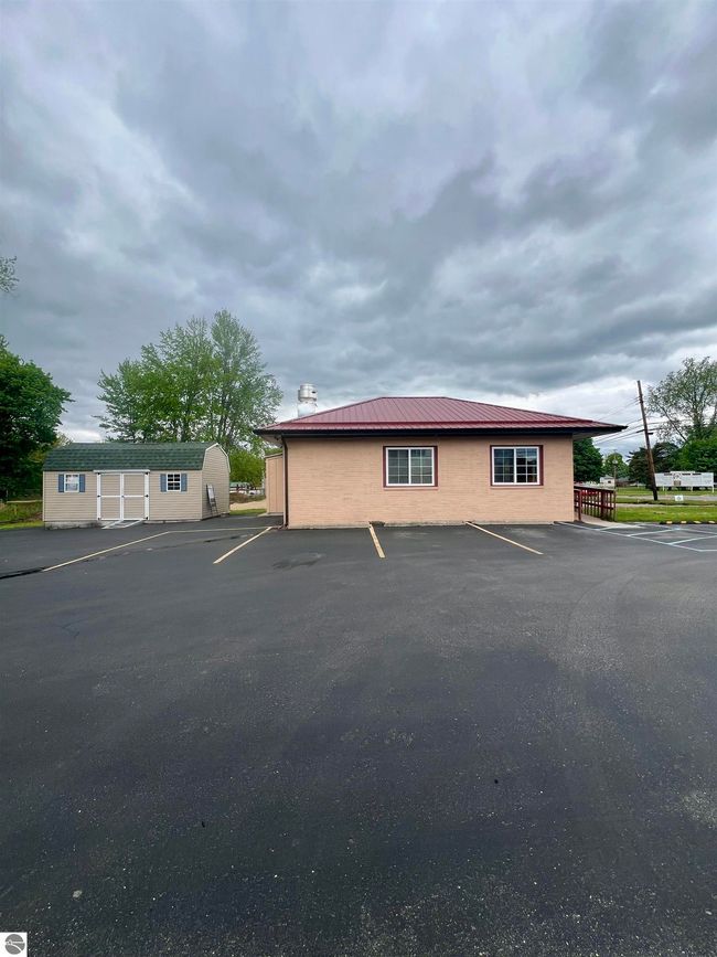 9743 N Greenville Rd, Home with 0 bedrooms, 0 bathrooms and 8 parking in Lakeview MI | Image 4