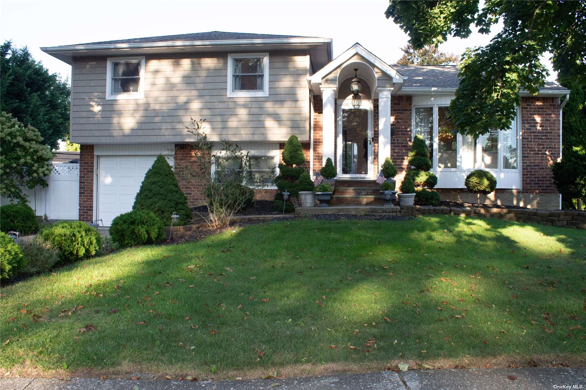 Holiday Park Dr, Wantagh, NY 11793