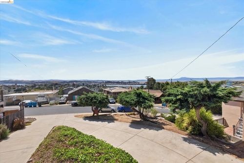 136 Craven St, Vallejo, CA, 94590-3707 | Card Image
